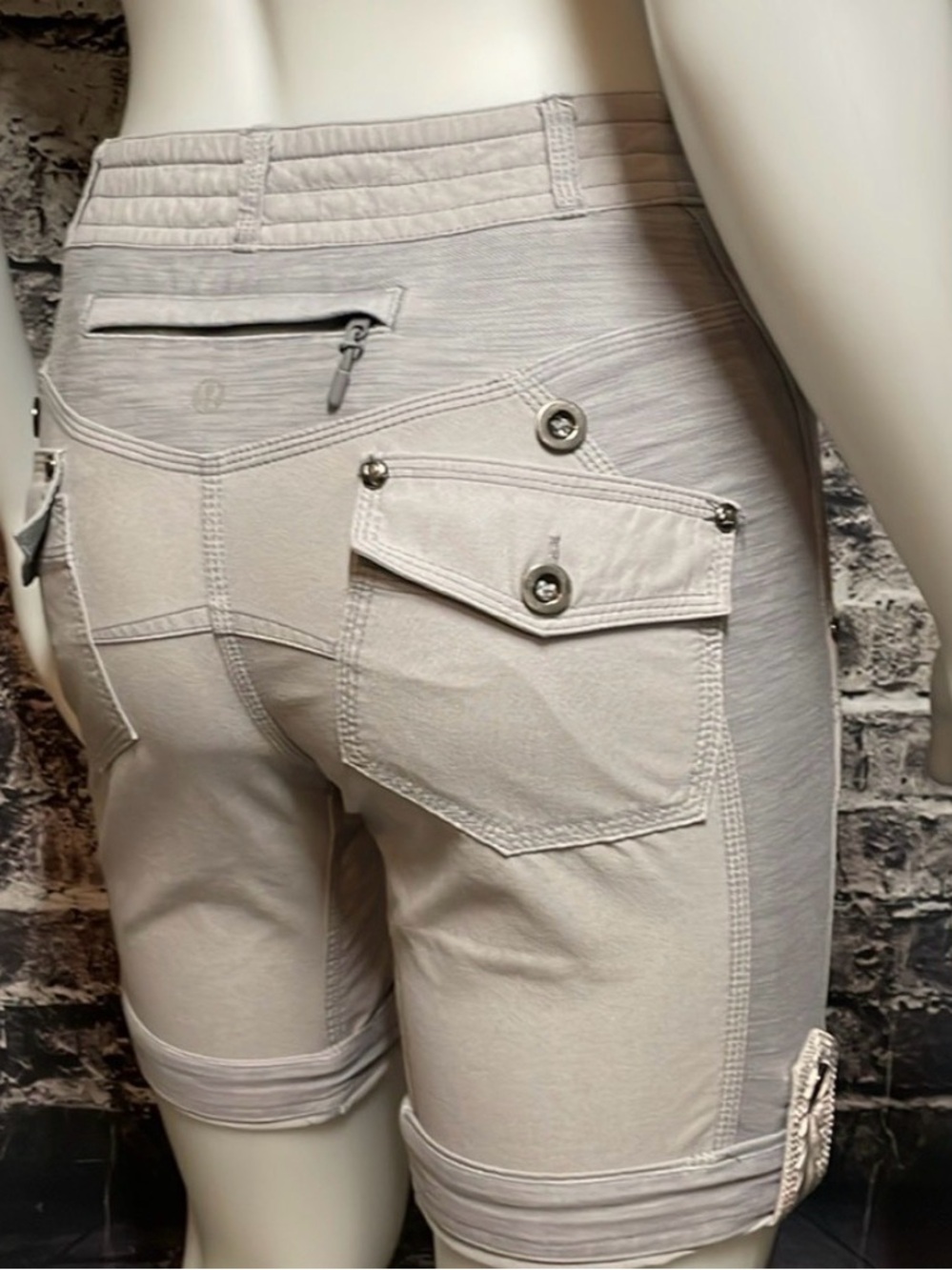 Lululemon Ride On Short Size 4 - Picture 6 of 12